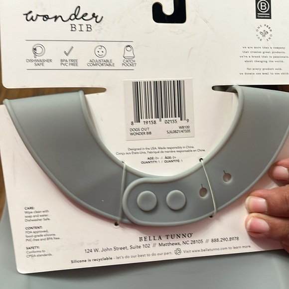 NWT Bella Tunno I Let The Dogs Out Baby Bib - Picture 2 of 5